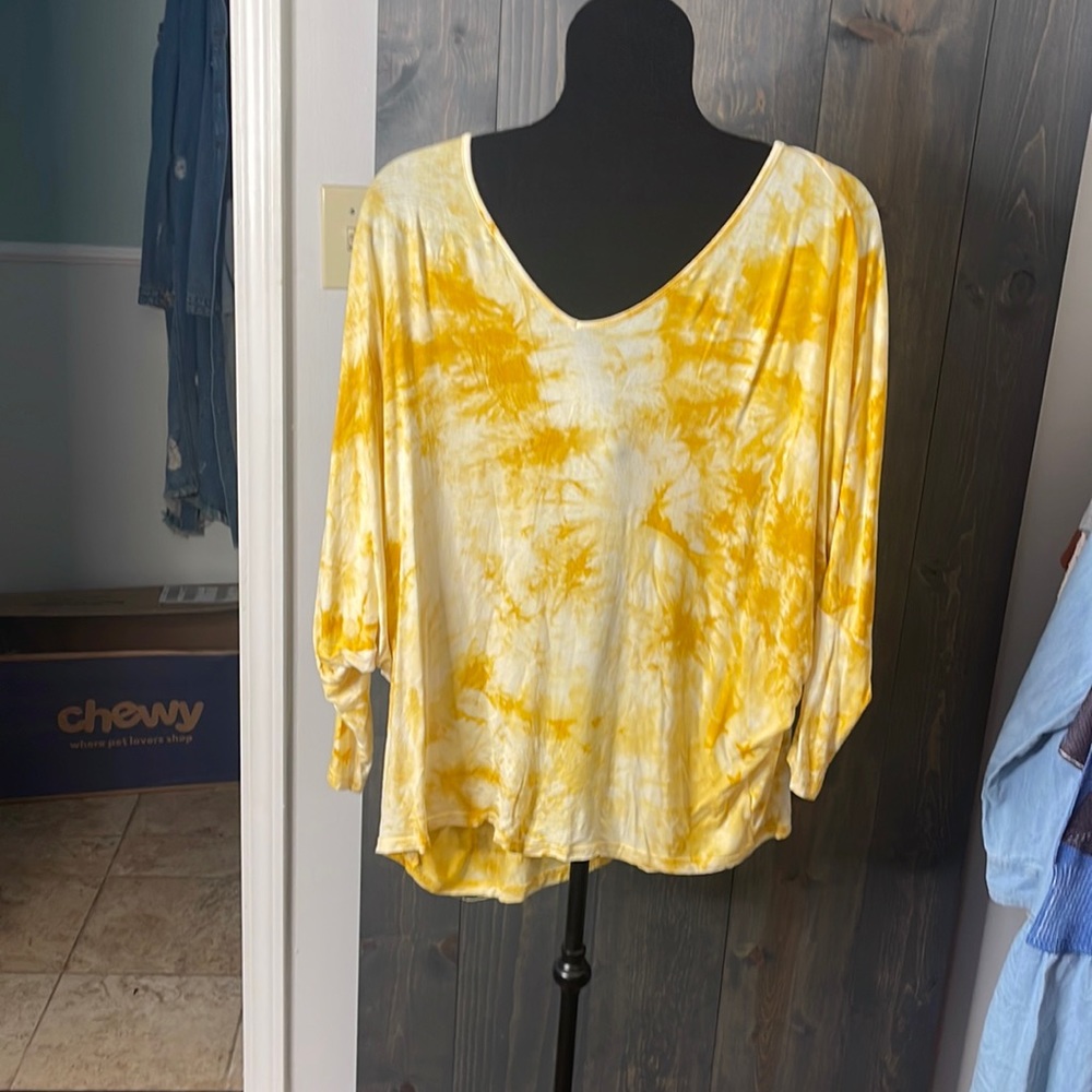 Mustard/yellow top
